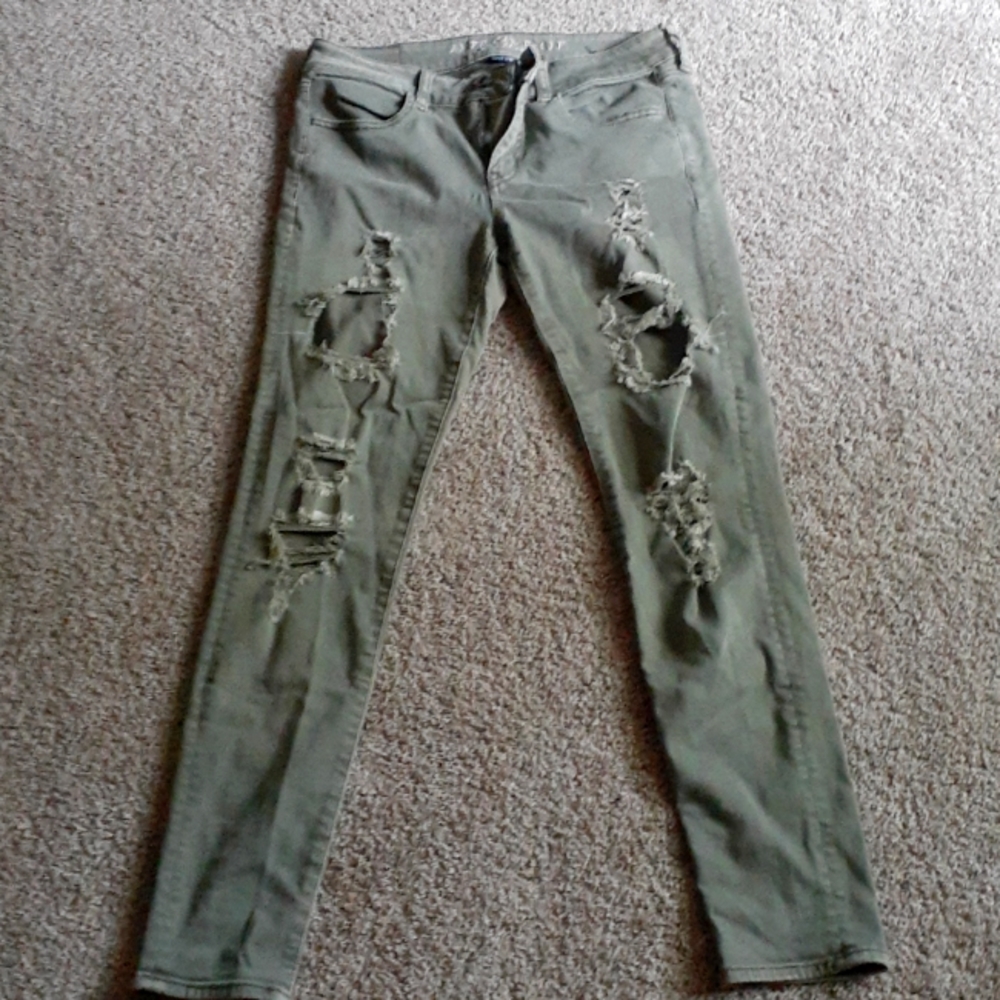 Ripped skinny jeans